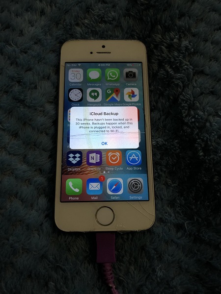 iPhone 5S with an alert saying that an iCloud backup hasn't been done in 30 weeks
